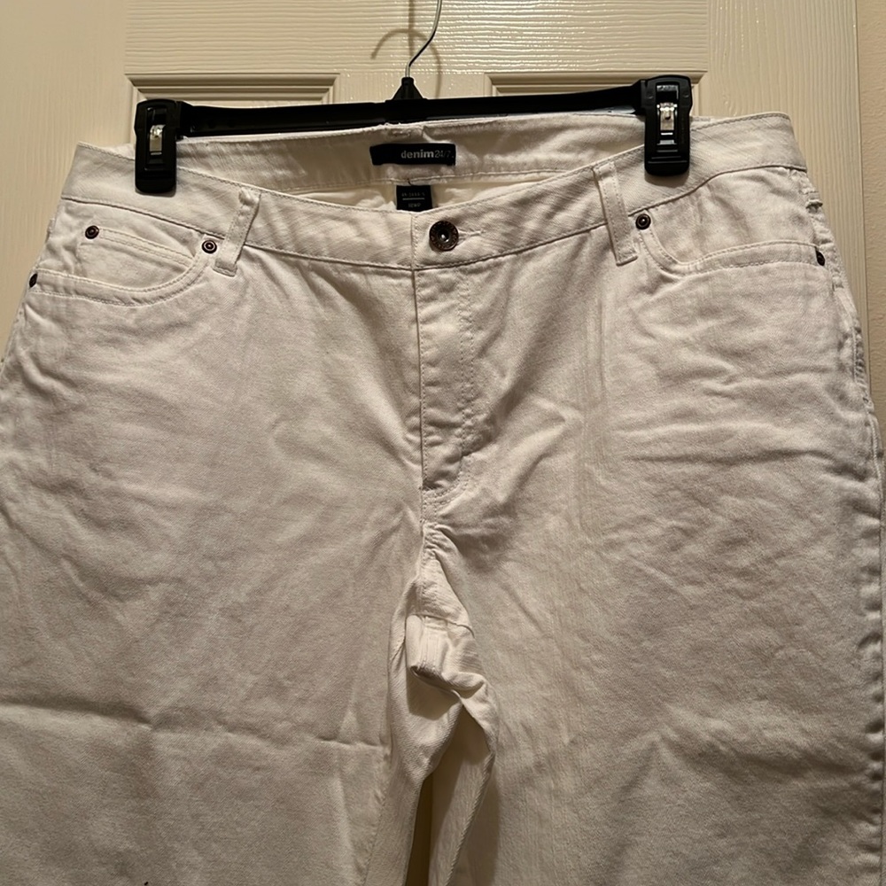 Denim 24/7 off-white bootcut jeans with invisible stretch (new without tags)